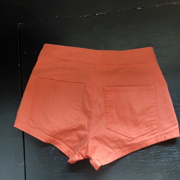 Shorts - Picture 3 of 5